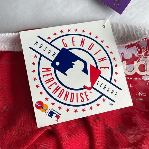 Touch by Alyssa Milano Chicago Cubs Women's V-Neck Top - Red and White - Picture 5 of 6